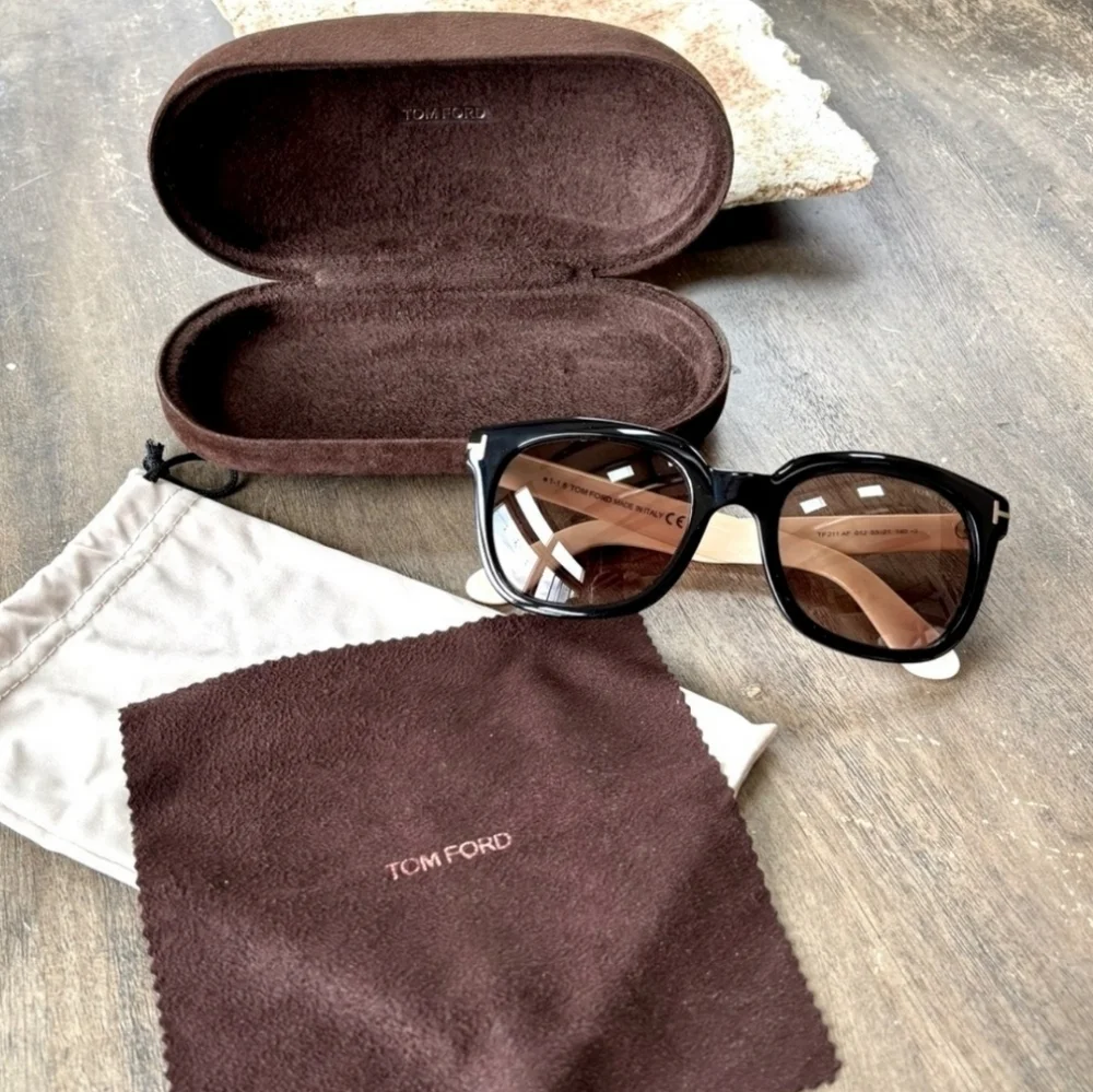 Tom Ford Sunglasses Black With Ivory Colored Arms, Gold Accents, Made In Italy - Picture 3 of 11